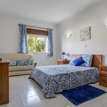 Apartamento Parque Do Moinho מלון *